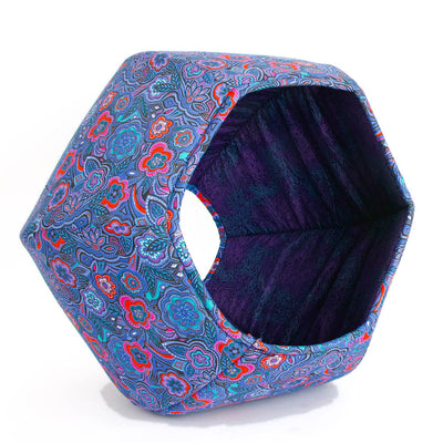 This Cat Ball® cat bed is made with gorgeous jewel-tone florals in shades of blue with a coordinating abstracted lining. These fabrics are 100% cotton.