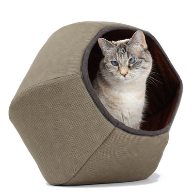 This Cat Ball® cat bed is made with olive green and grey hounds tooth checks and lined with a burgundy. The fabrics are 100% cotton.